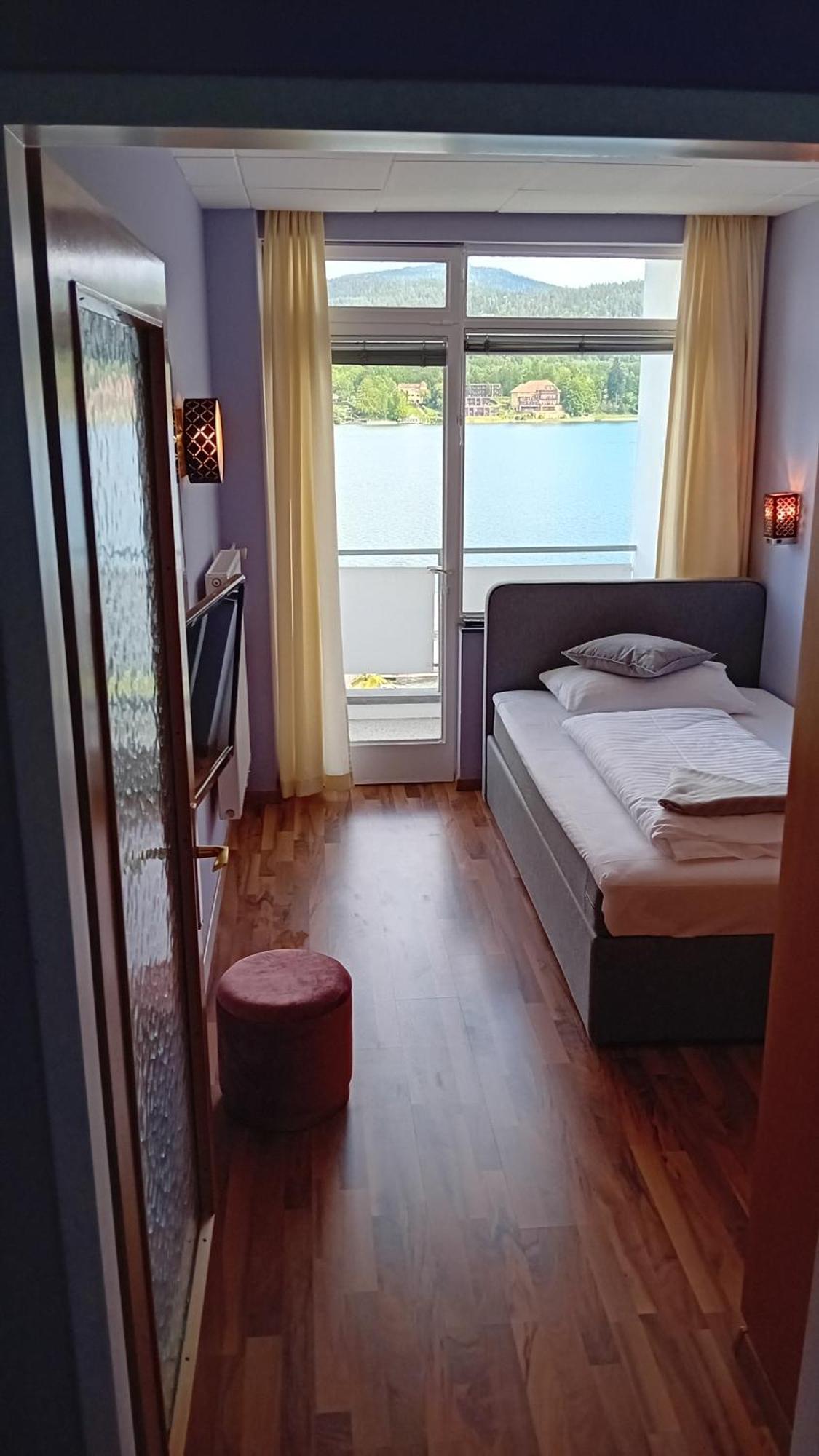 Tennis & Yacht Hotel Velden Фельден-ам-Вёртер-Зе Экстерьер фото